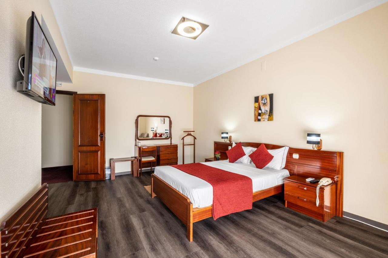Hotel Colmeia Монте-Реал Экстерьер фото