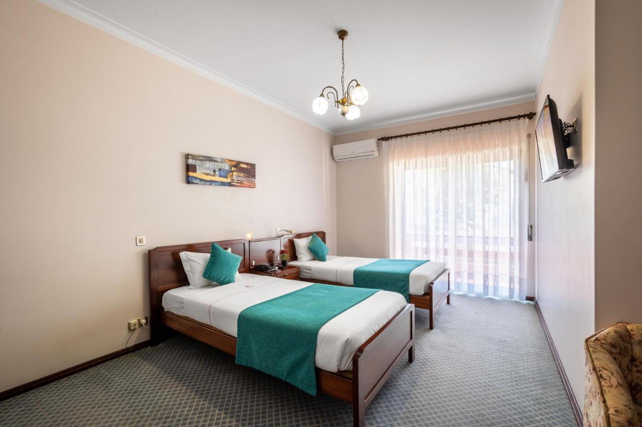 Hotel Colmeia Монте-Реал Экстерьер фото